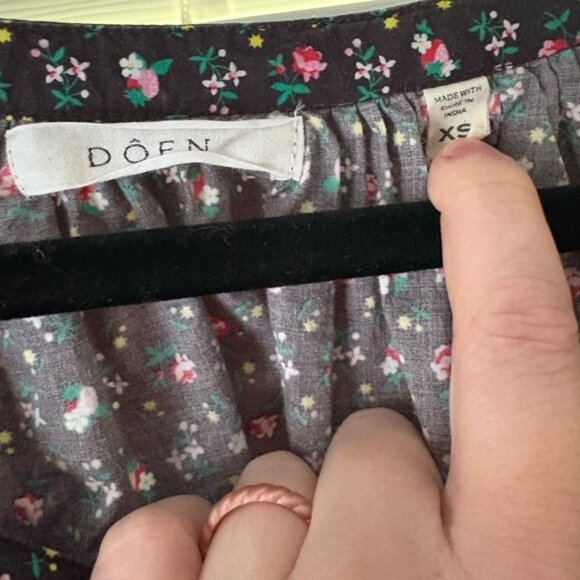 Doen Jeanne Top in Mirbeau’s Garden – Black Floral Peasant Blouse, XS - Picture 5 of 5